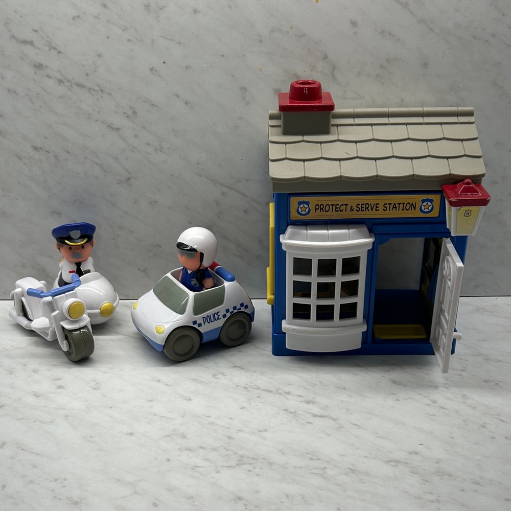 Police Blue & White Station Playset with Vehicles Early Learning Centre Preowned